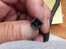 Look inside the plug and you can see the release tabs.