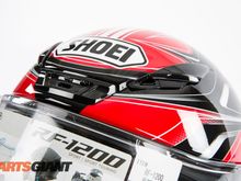 Adjustable vents are fitted at the top of the helmet, allowing you to easily modulate incoming air, even with a gloved hand.