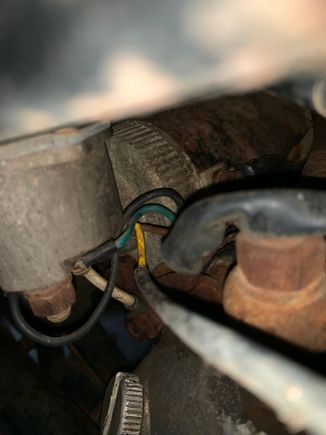 looks like the yellow one goes into a thing with several others that goes into that round thing?