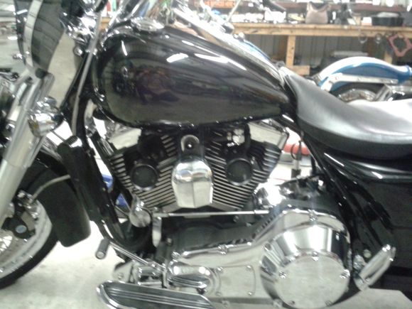 05' Road King ....Black with black screens