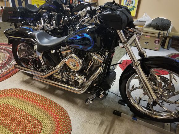 2002 FXST, S&S Super E carb. Started life with Luxury Blue paint, now is Vivid Black.