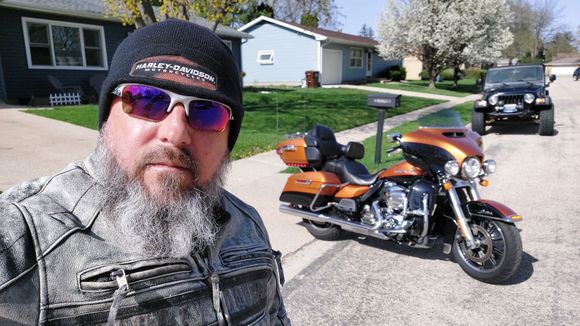 Snow be gone. It was only 54 degrees, which is about 30 degrees cooler than it was the last time i rode.