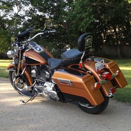 Tried to pull this pic close And it looks like it did fit flush at the top 