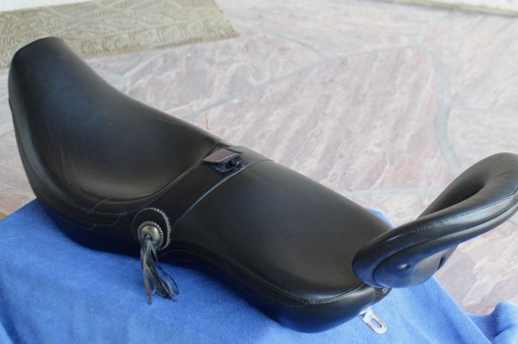 Corbin Gunfighter and Lady with Ovalbac