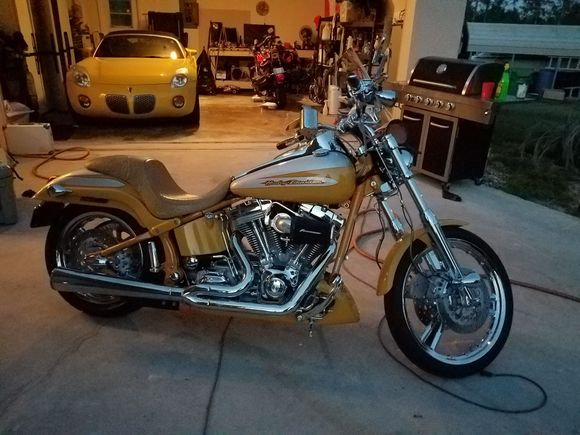 first thing a young guy said to me "That be a nice bike if it wasen't yella" I just smiled