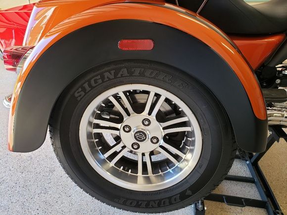 Right rear wheel/tire