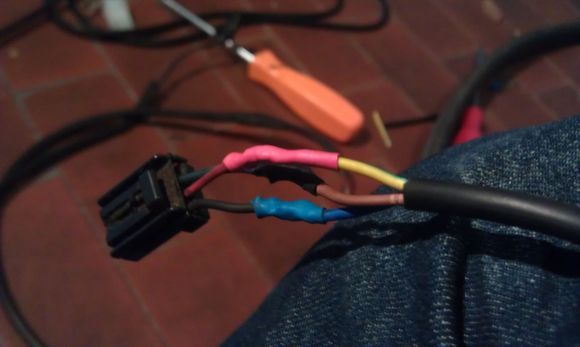 The plugs I've cut off from  the tail light and the turn signals are placed on new electrical wires and connected to the relay under the seat.