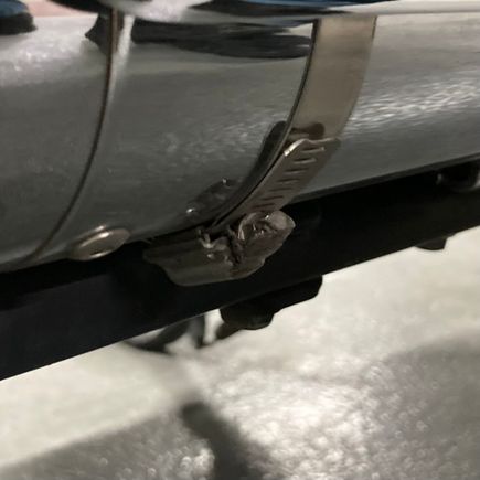 
Found what is scraping on the right side after the footpeg. 