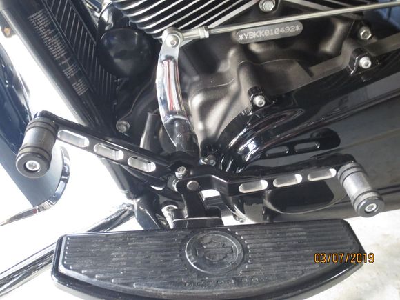 Edge cut heel-toe shifter and diamond black pegs
