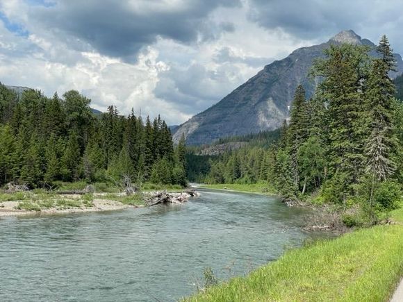 Scenery along Going to the Sun Rd