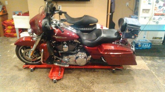 notice the stand? it can be centered but i roll bike back and leave it in gear so i can roll it around without worrying about it coming off stand.. as i don't use the stops...