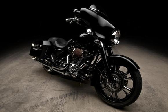 This Streetglide, i did the works on. Wetsand-buff, Polish and then had custom pics taken. Thanks Tom