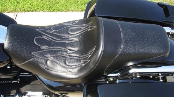 Street Glide Custom Seat http://www.sideroadcycles.com/AmericanMotorcycles/Seats/Road_King_Seats.html