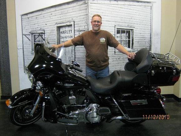 Nice Dealer pic:)  No mods yet  - if you dont count the Pro Pipe, 4 " Reinharts, and SERT:)