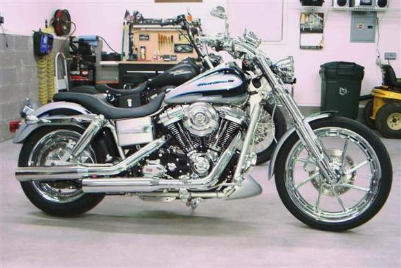 Wife's 2007 Screamin' Eagle Dyna. Traded in on my new 2008 Street Glide which is being cusomized at present.