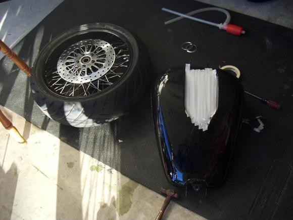 TANK AND WHEEL