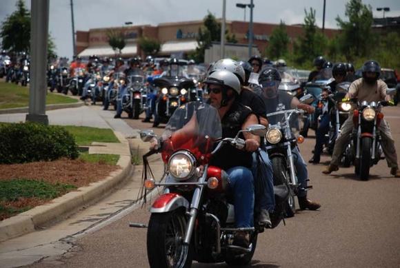 Dixie Thunder Run 2008

Arriving in Meridian, MS at Chunky River Harley