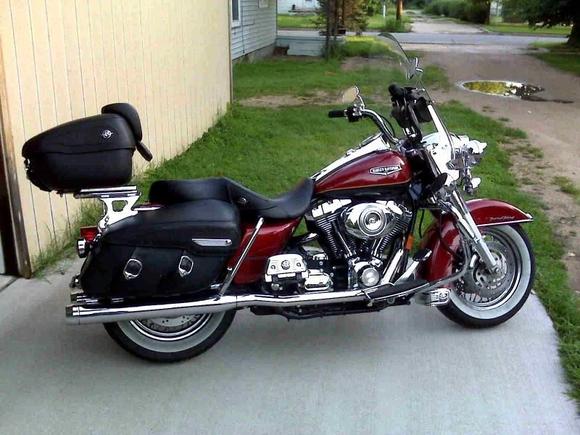 '07 Road King Classic, w/new chrome exhaust tips.