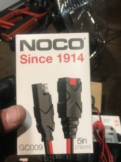 HAVE TO GET THIS STYLE ADAPTOR SEPARATELY, I ALSO INSTALLED THERE FUSABLE CONNECTOR, THE GOLD PLATED CONNECTORS, WERE MORE MEARTY, LOOKED MORE LEGIT TO ME!!!