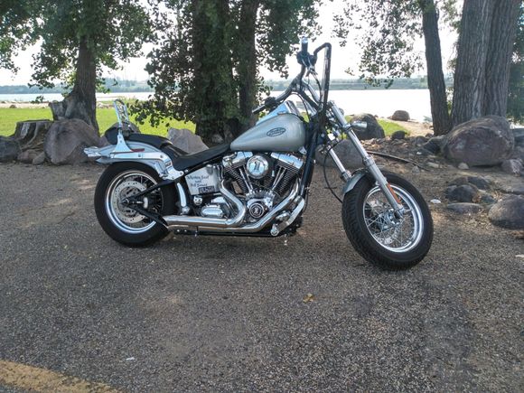 2005 FXST