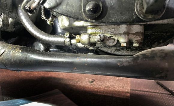 Pipe from front cylinder.