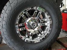 17X9 Moto METAL 951's
Nitto Terra Grapplers 295's