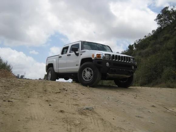 2010 H3T Alpha / Off Road Package, Birch White