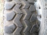 098
This is the tread on the stock rims.  All the tires on the siock rims look like this.