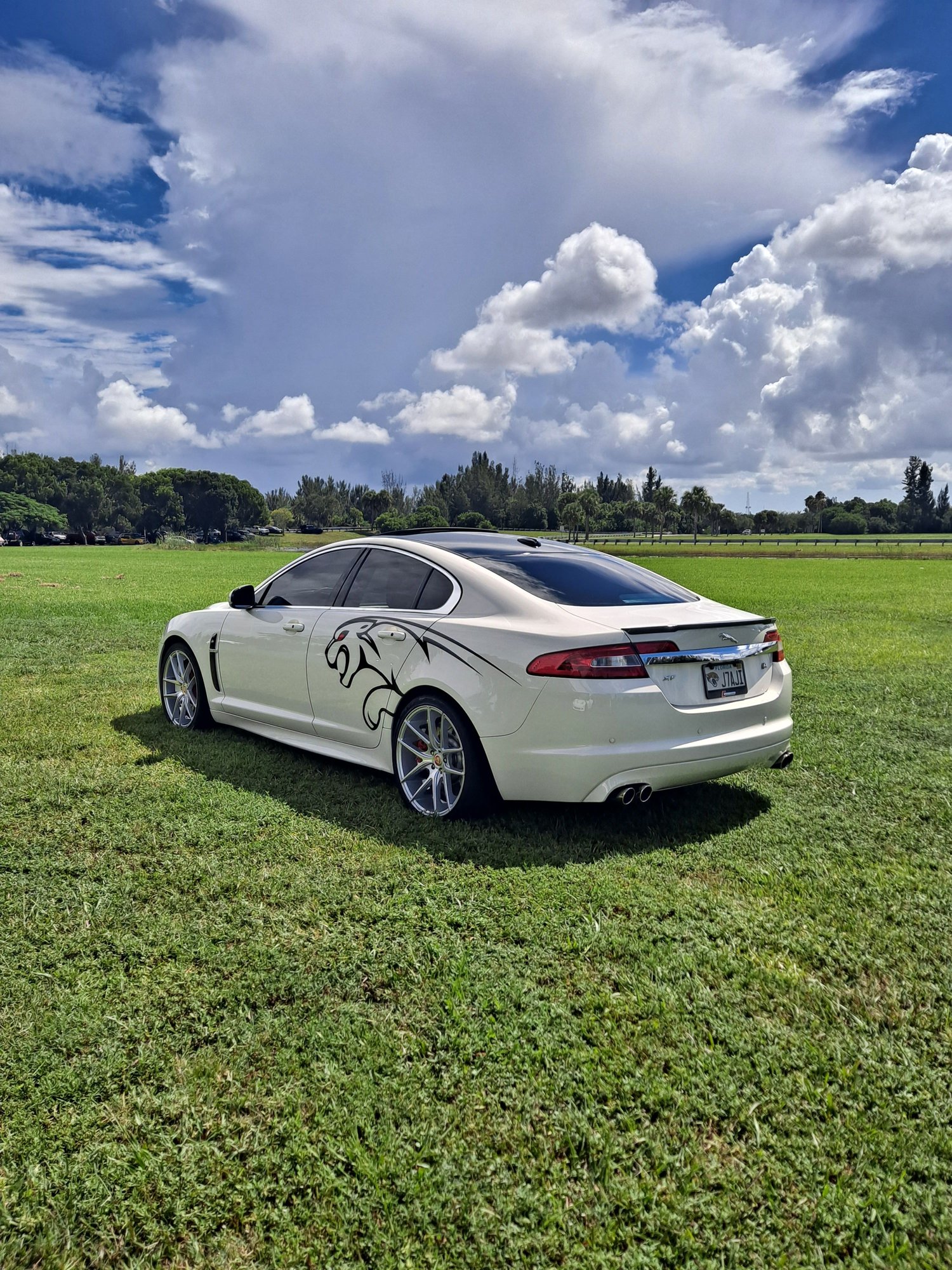 2010 Jaguar XFR - super saloon jaguar xfr 5.0 supercharged dream machine - Used - VIN Sajkxaojc6amr5096 - 92,000 Miles - 8 cyl - 2WD - Automatic - Sedan - White - Fort Lauderdale, FL 33304, United States