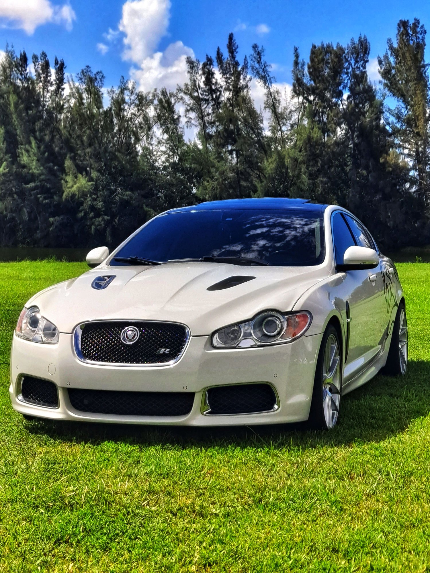 2010 Jaguar XFR - super saloon jaguar xfr 5.0 supercharged dream machine - Used - VIN Sajkxaojc6amr5096 - 92,000 Miles - 8 cyl - 2WD - Automatic - Sedan - White - Fort Lauderdale, FL 33304, United States