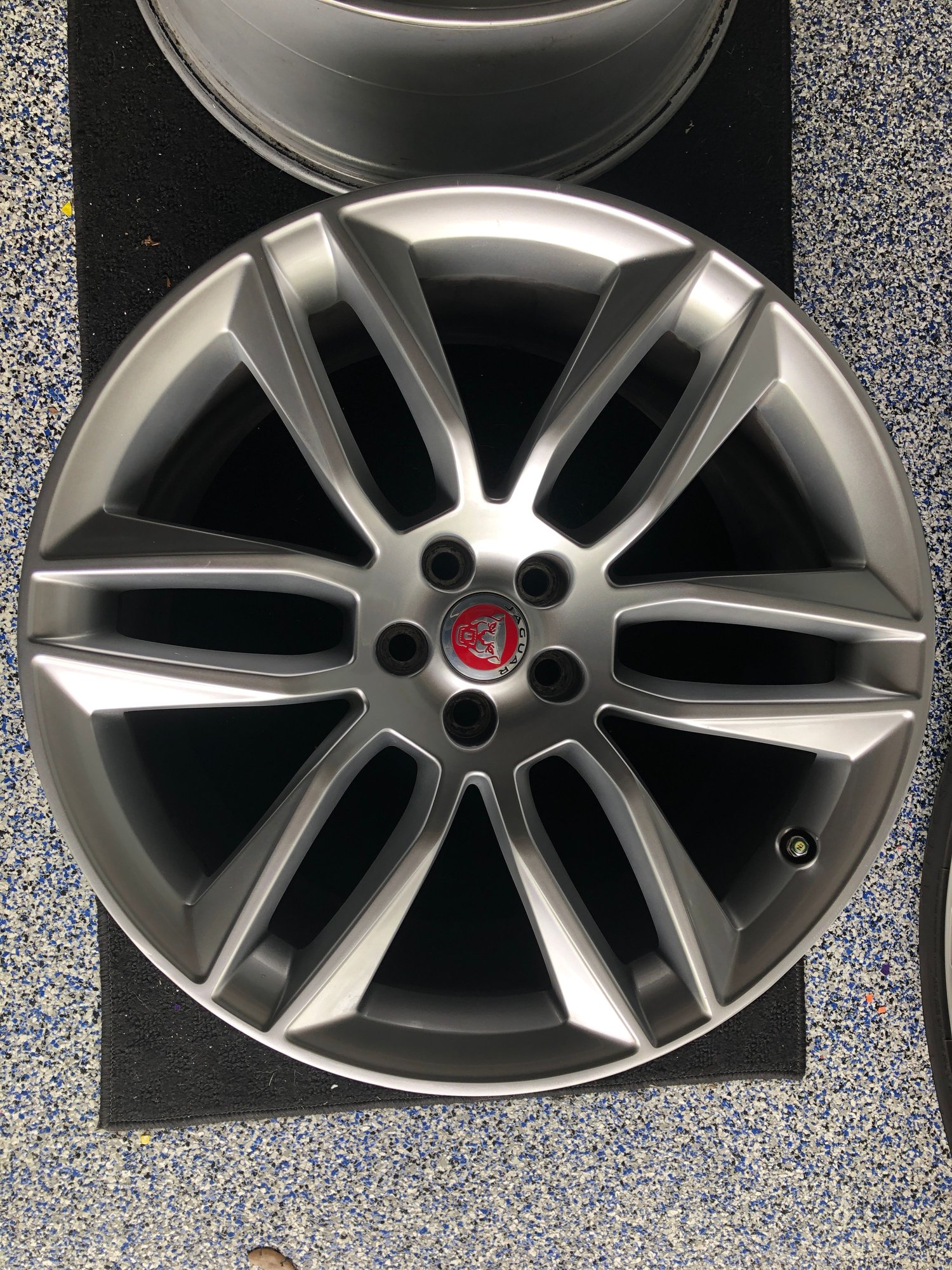 Wheels and Tires/Axles - OEM Silver F Type R Gyrodynes (20x9 et55, 20x10.5 et38) + TPMS - Used - 2014 to 2020 Jaguar F-Type - San Antonio, TX 78154, United States