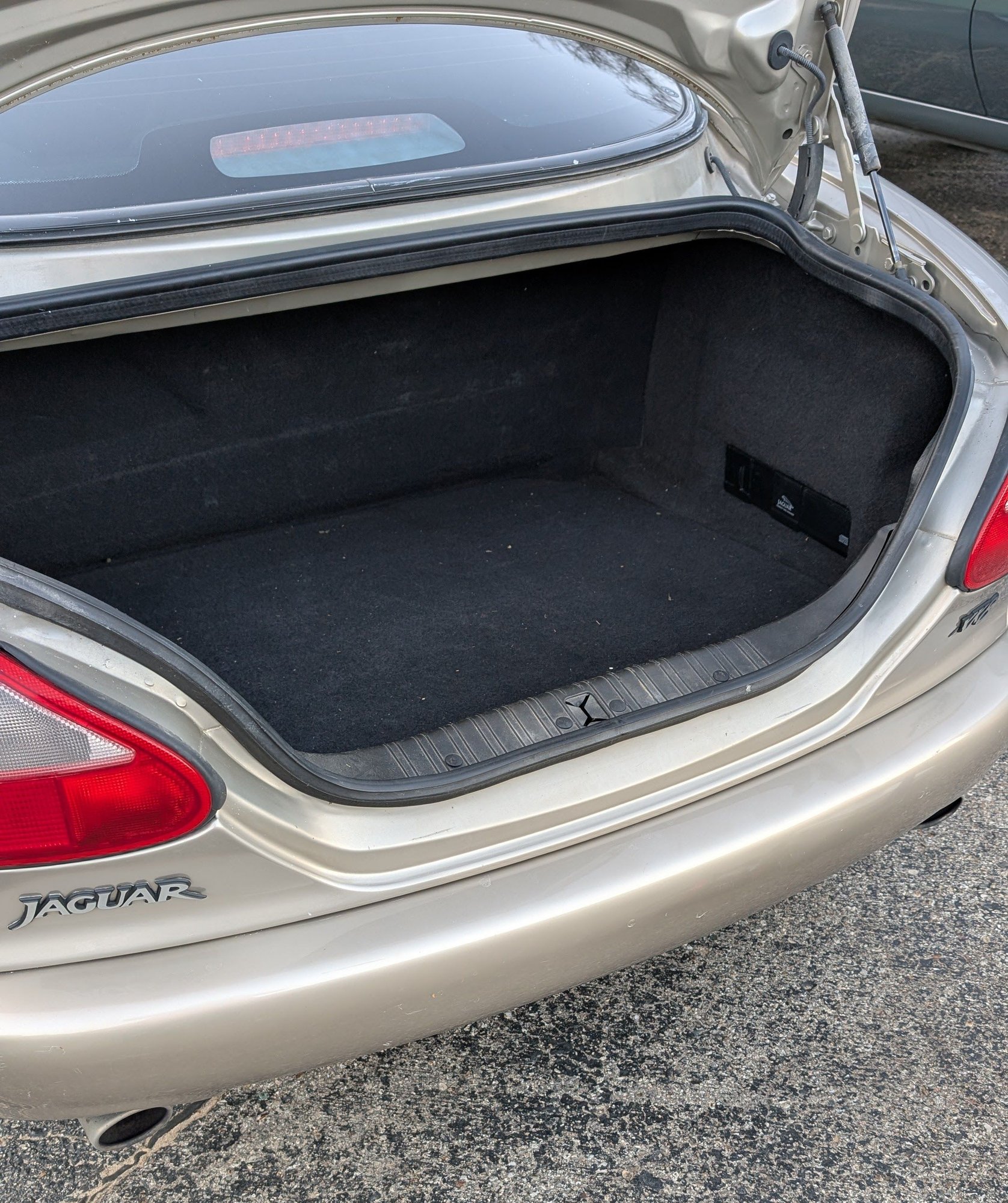1998 Jaguar XK8 - Hardtop coupe! Low miles - Used - VIN SAJGX5241WC020578 - 69,100 Miles - 8 cyl - 2WD - Automatic - Coupe - Gold - Barryton, MI 49305, United States