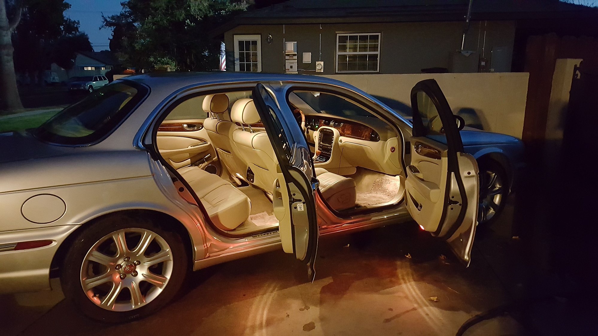 2004 Jaguar Vanden Plas - 2004 Jaguar XJ Vanden Plas Pampered and Well Maintained - Used - VIN SAJWA74C64SG22928 - 126,000 Miles - 8 cyl - 2WD - Automatic - Sedan - Silver - Winnetka, CA 91306, United States