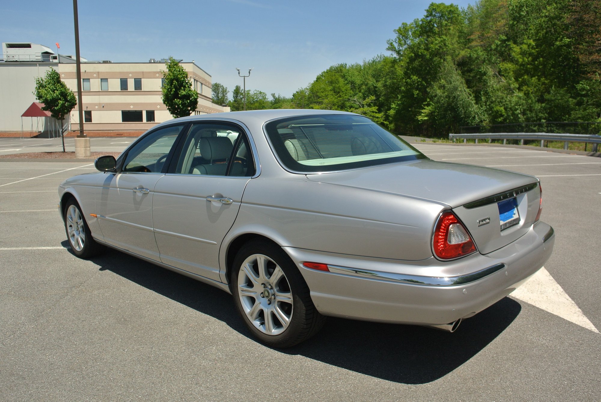 2004 Jaguar Vanden Plas - 2004 Jaguar Vanden Plas with fully fucntioning factory air-electronic suspension - Used - VIN SAJEA74C14SG11606 - 167,200 Miles - 8 cyl - 2WD - Automatic - Sedan - Silver - South Windsor, CT 06074, United States