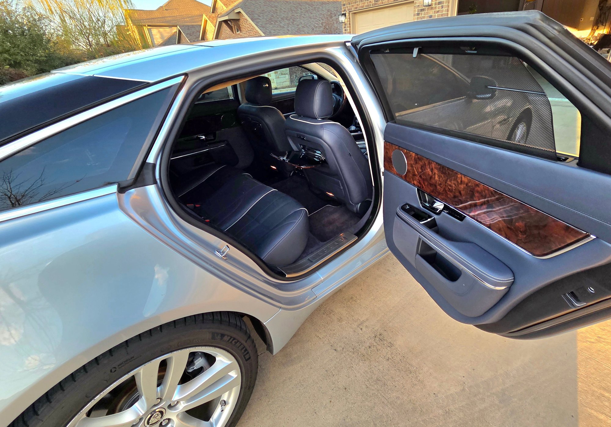2011 Jaguar XJ - 2011 Jaguar XJL - Used - VIN Sajwa2gb4blv10476 - 76,800 Miles - 8 cyl - 2WD - Automatic - Sedan - Silver - Georgetown, TX 78628, United States