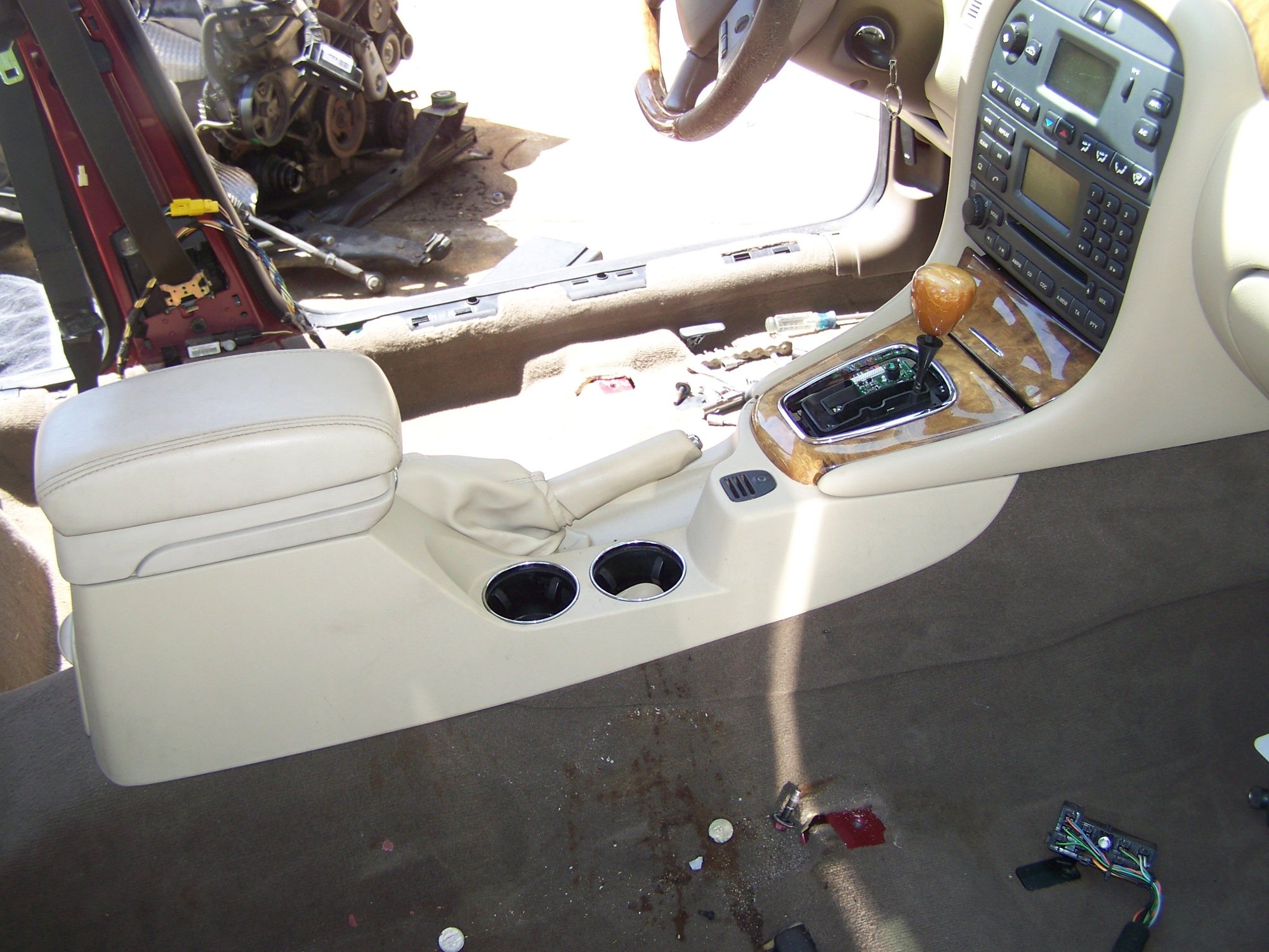 2006 Jaguar X-Type - 2006 X-Type Complete Center Console in Excellent Condtion Make Offer - Interior/Upholstery - $1 - Akron, OH 44320, United States