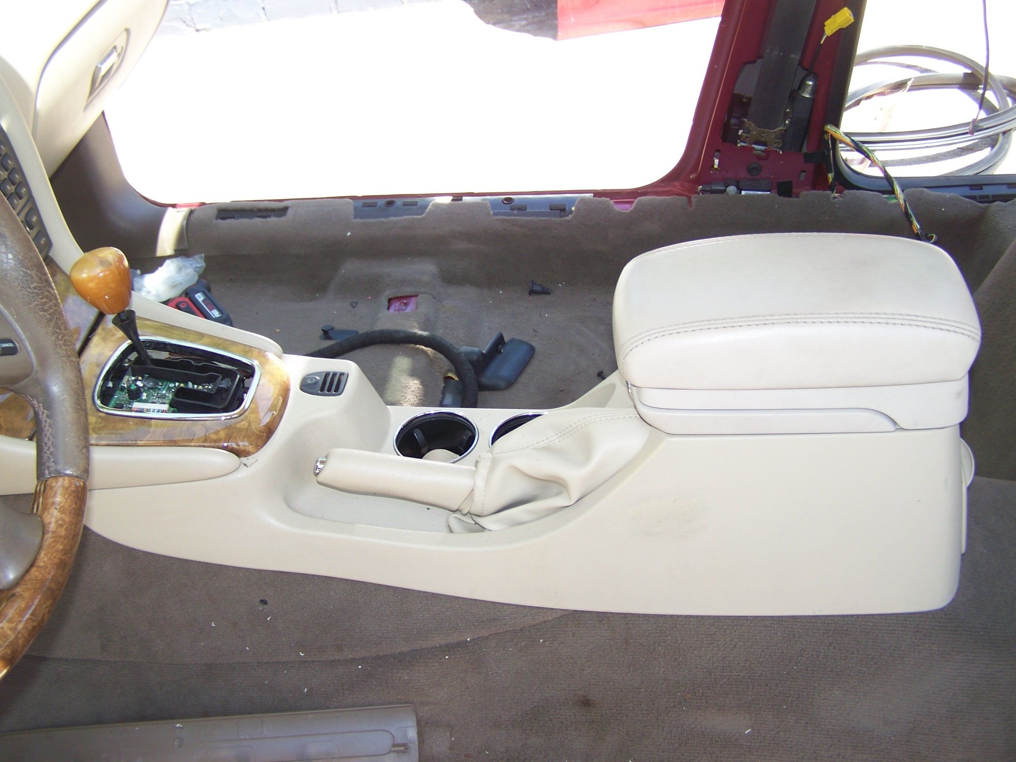 2006 Jaguar X-Type - 2006 X-Type Complete Center Console in Excellent Condtion Make Offer - Interior/Upholstery - $1 - Akron, OH 44320, United States