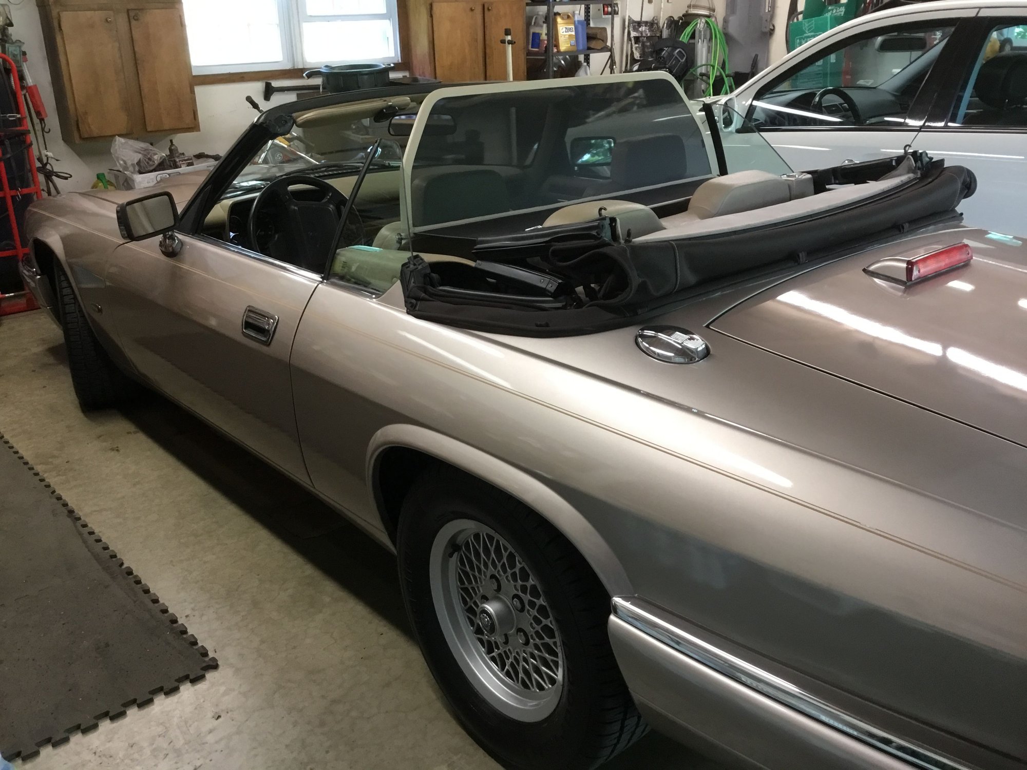 1994 Jaguar XJS - FS---1994 XJS 2+2 convertible - Used - VIN Sajnx2747rc189216 - 118,000 Miles - 6 cyl - 2WD - Automatic - Convertible - Beige - Norristown, PA 19403, United States