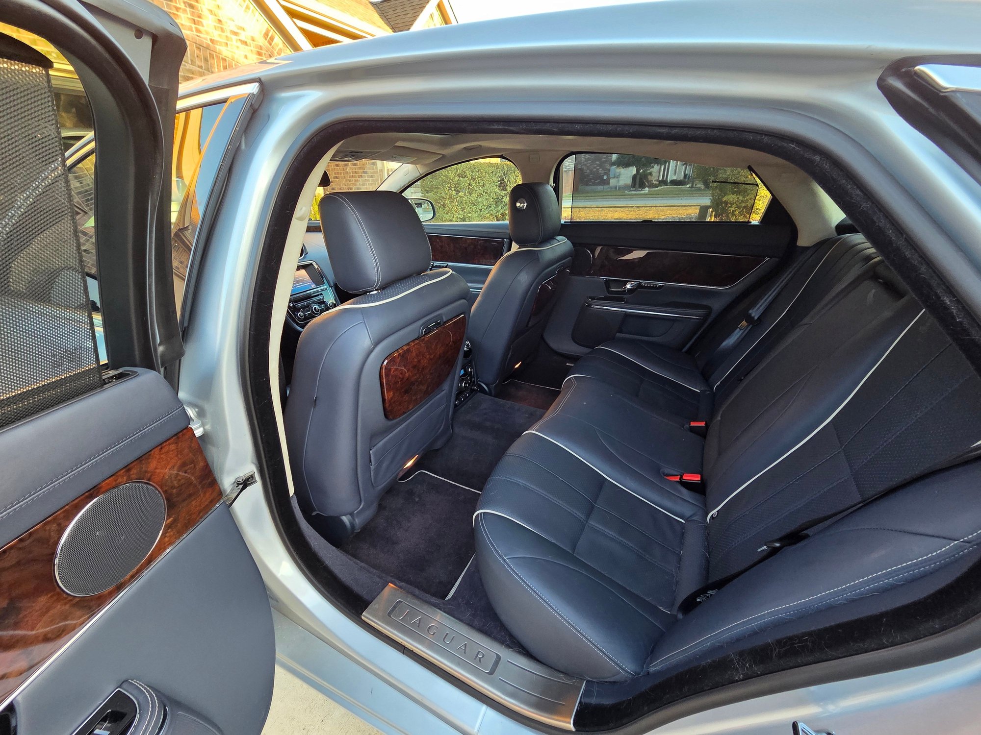 2011 Jaguar XJ - 2011 Jaguar XJL - Used - VIN Sajwa2gb4blv10476 - 76,800 Miles - 8 cyl - 2WD - Automatic - Sedan - Silver - Georgetown, TX 78628, United States