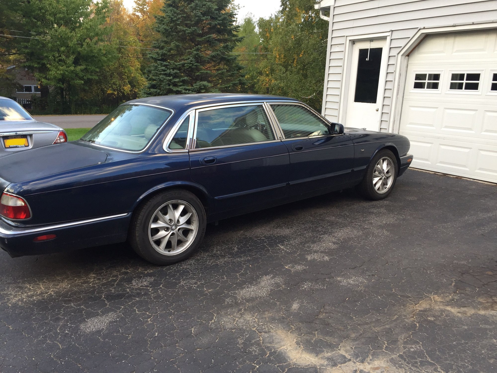 1998 Jaguar XJ8 - 1998 XJ8L - Transmission Fault - Repairable - Used - VIN SAJHX6247WC832493 - 128,734 Miles - 8 cyl - 2WD - Automatic - Sedan - Blue - Oswego, NY 13126, United States