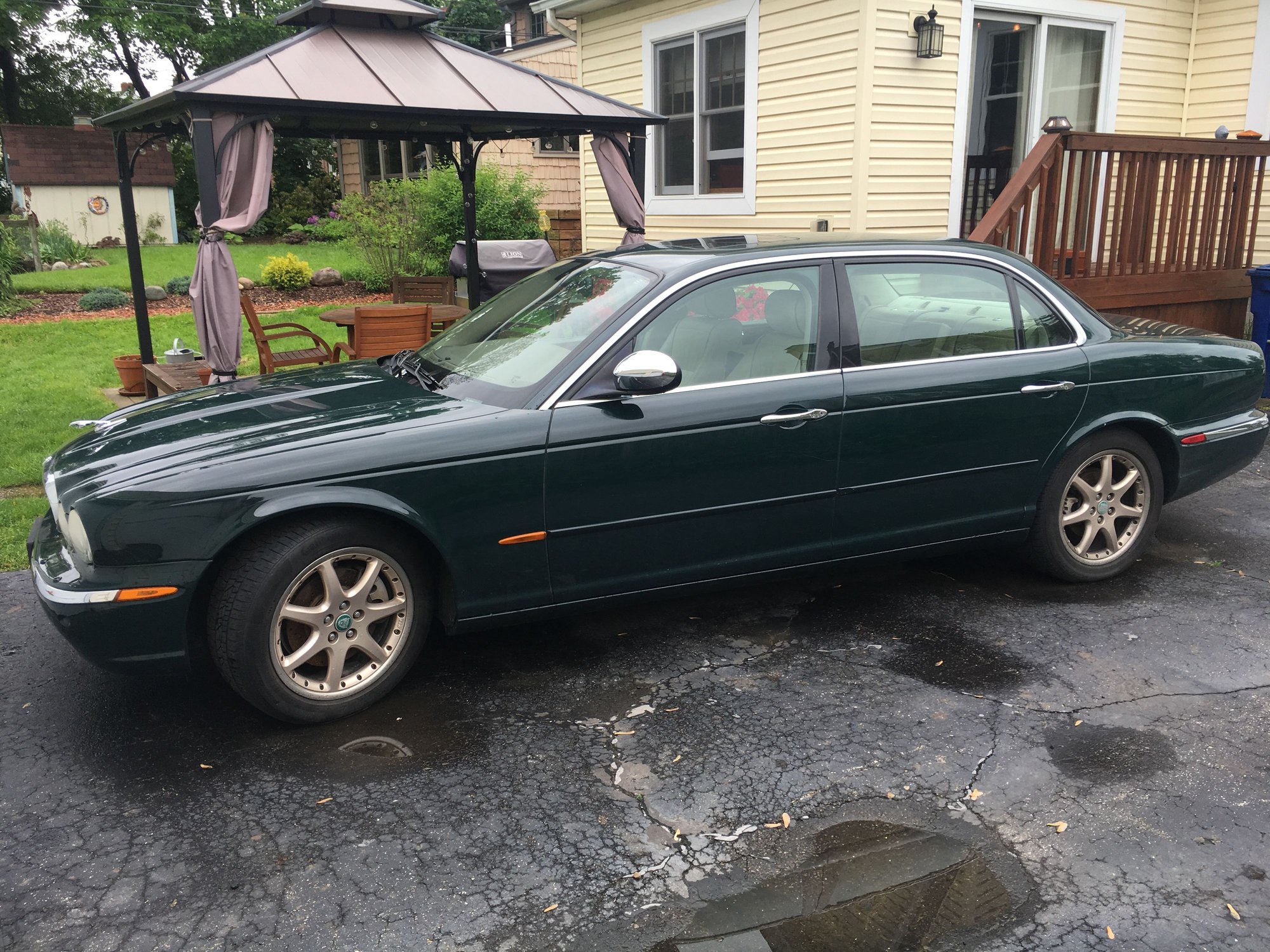 2005 Jaguar Vanden Plas - 2005 XJ8 Vanden Plas in BRG - parts or repair - Used - VIN SAJWA73B74TG19166 - 140,000 Miles - 8 cyl - 2WD - Automatic - Sedan - Other - Columbus, OH 43214, United States