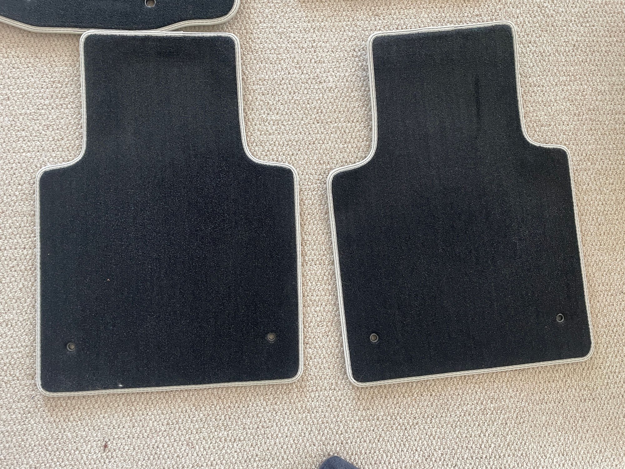 Accessories - XJ 351 Ebony with Ivory LWB floor mats - New - 0  All Models - Niagara On The Lake, ON L0S1J0, Canada