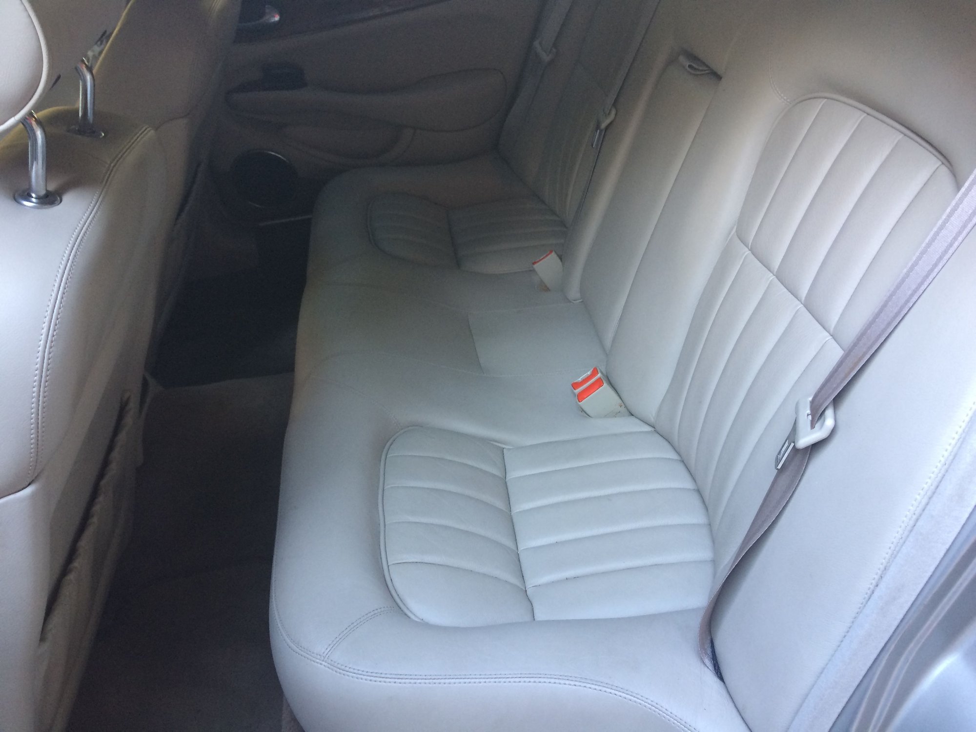 1998 Jaguar XJ8 - 98 XJ8, beautiful car Lo Lo Miles 38,400 - Used - VIN 2G1FP32P4T2108389 - 38,400 Miles - 8 cyl - 2WD - Automatic - Sedan - Silver - Blue Jay, CA 92317, United States