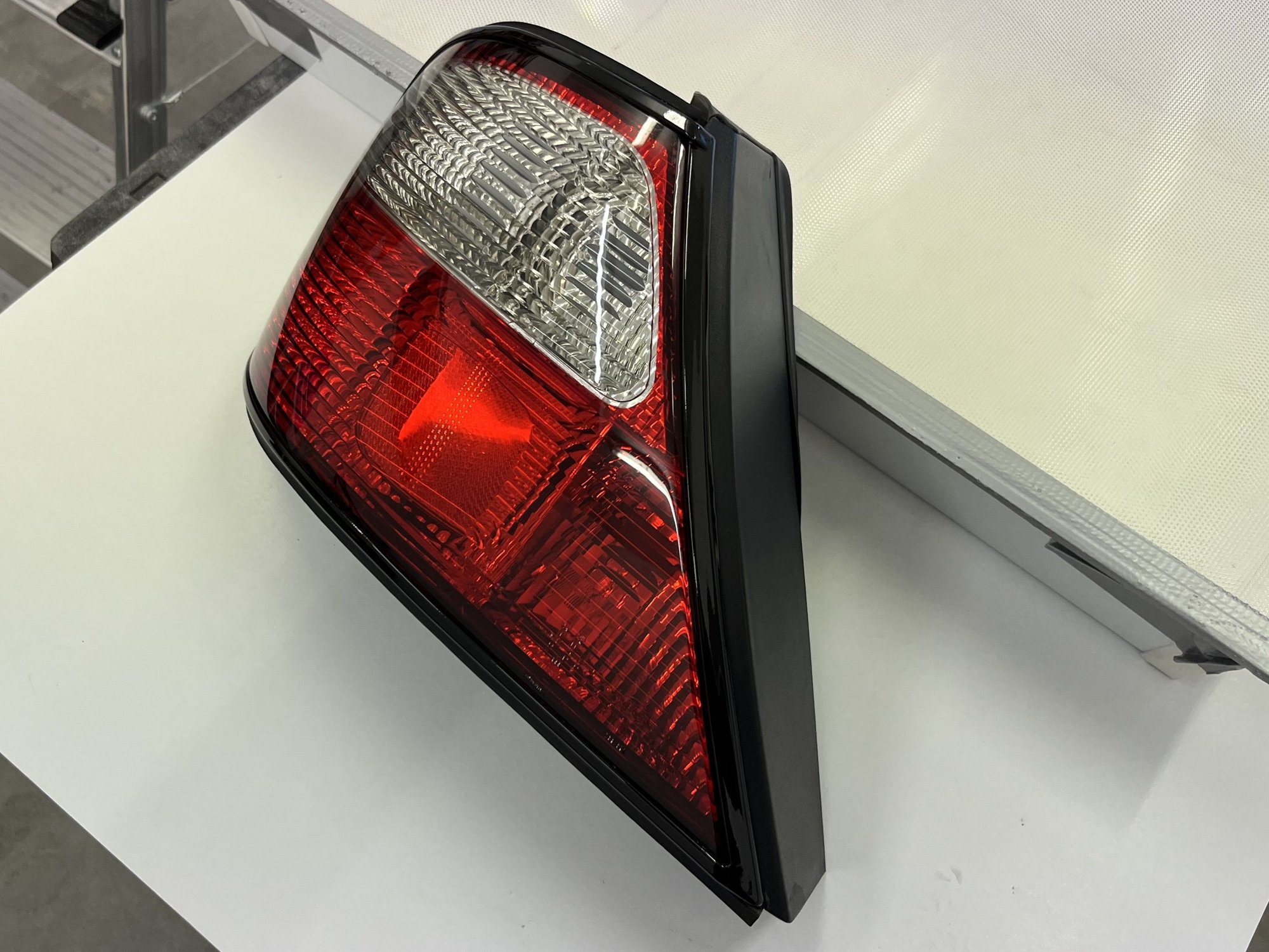 Lights - X308 XJ Taillight (left & right) - Used - 1998 to 2003 Jaguar XJ8 - Vienna, Austria