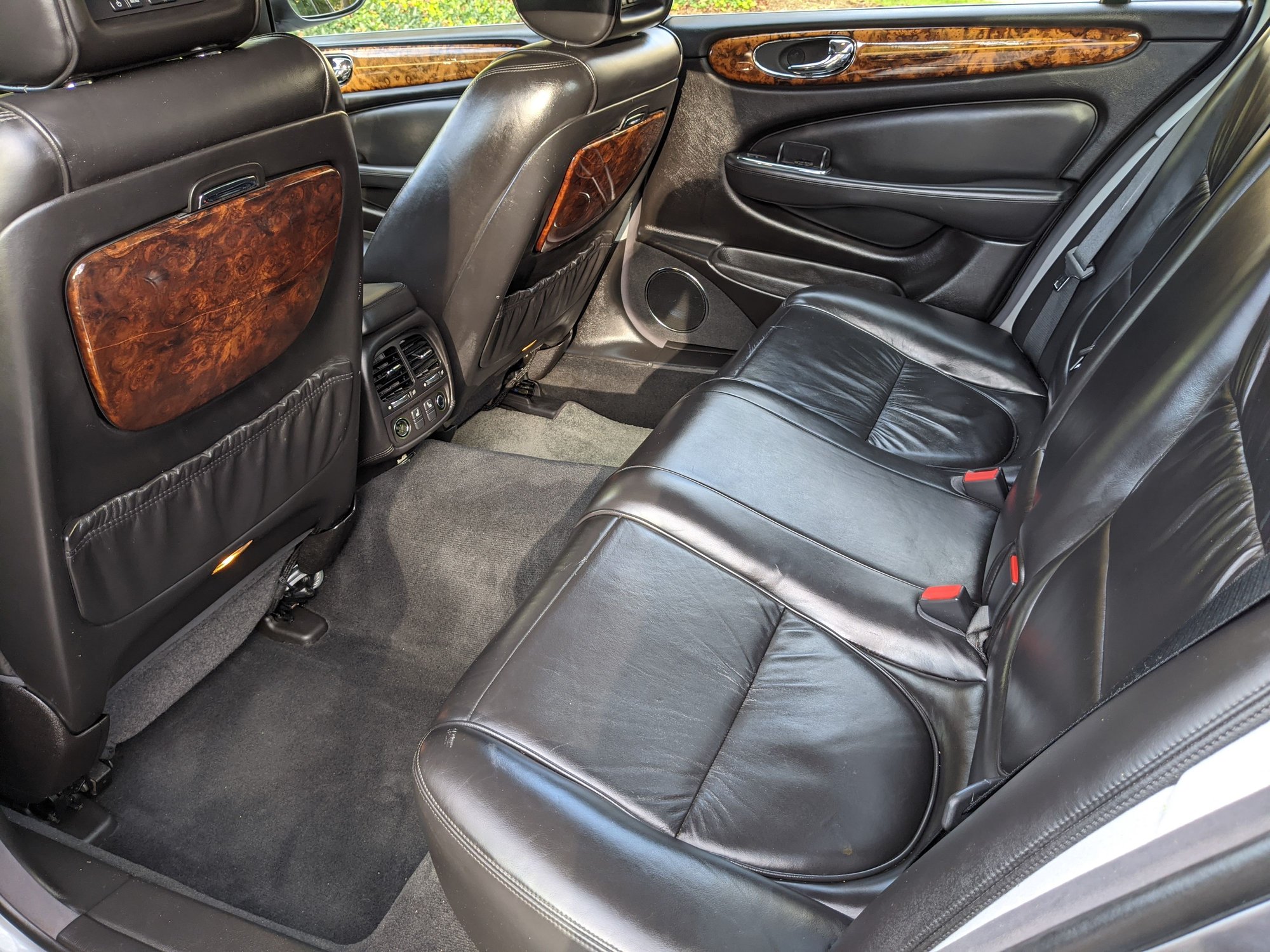 2007 Jaguar Vanden Plas - 2007 Jaguar XJ Vanden Plas - Used - VIN SAJWA82B37SH11909 - 119,450 Miles - 8 cyl - 2WD - Automatic - Sedan - Silver - Ferndale, MI 48220, United States