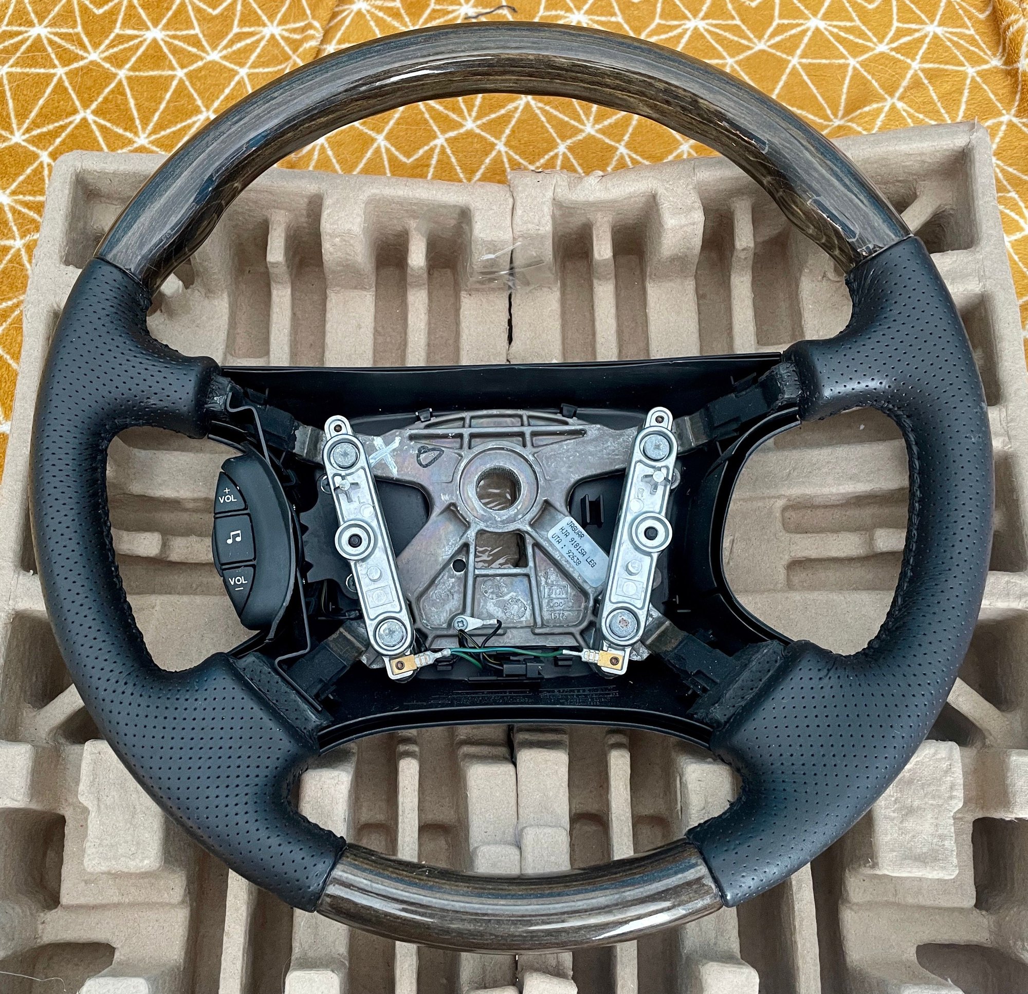 Steering/Suspension - New Old Stock XJR XJ8 XKR XK8 steering wheel - New - 1997 to 2002 Jaguar XJ - Liverpool L157JJ, United Kingdom