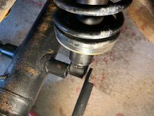 Bottom of shock free after removing pin
