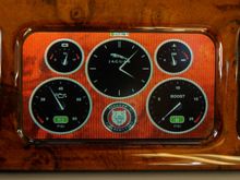 DashCommand app displays gauges and clock