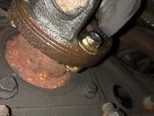 Trying to figure out if i had an input seal problem, why the rust input shaft pictured isnt wet?