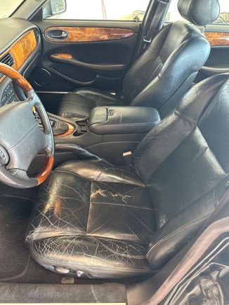 Seats from the 2000 XJR now in the 2001 XJR. Everything works, just more worn than I want for the LS-swap. Cushions are good, leather seat cover is a bit rough.
